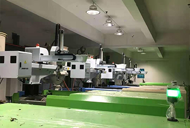 注塑企業(yè)如何選擇合適自己的機(jī)械手？ 